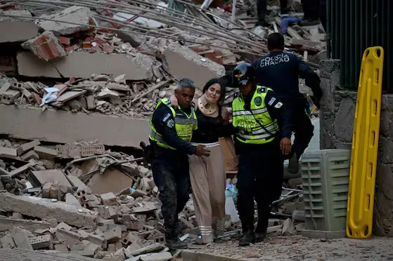 topshot-municipal-police-officers-evacuate-an-LJWV6JYAJ5ELZDKNYT3QGPIBYE