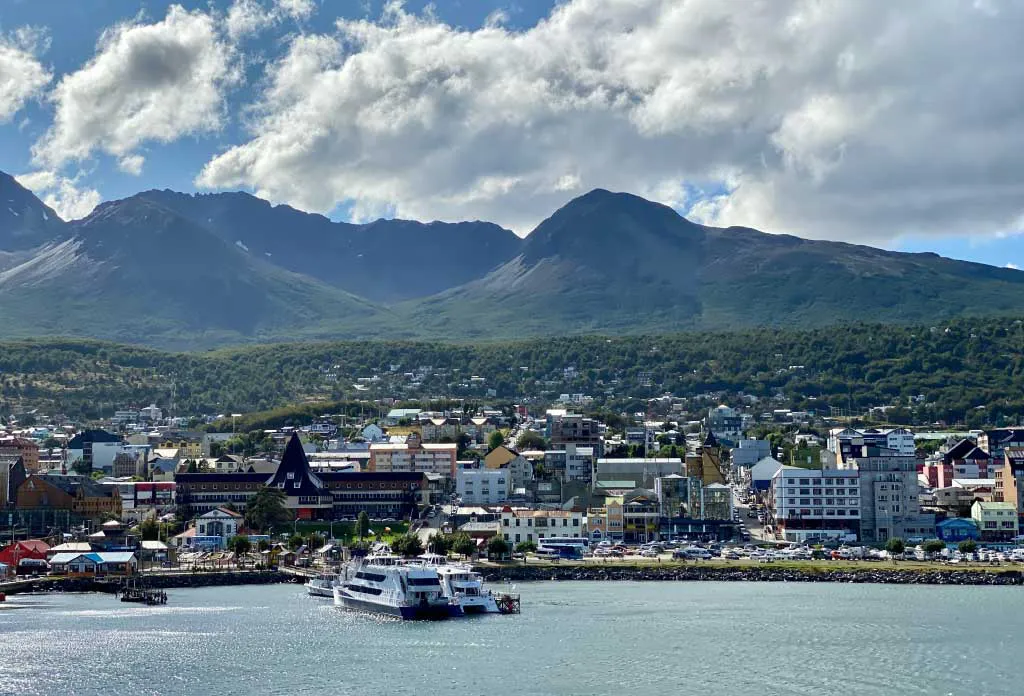 ushuaia-desde-canal-beagle