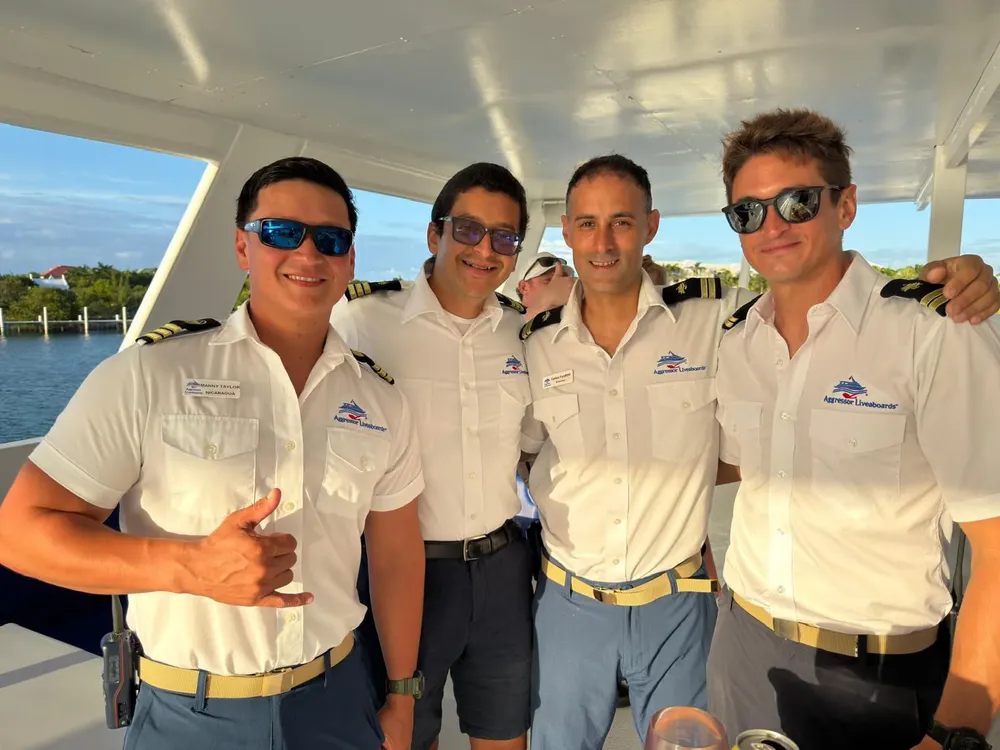 En 2025 Juan Cruz llegó a Bahamas para trabajar en una empresa que realiza avistaje de ballenas y buceo. 