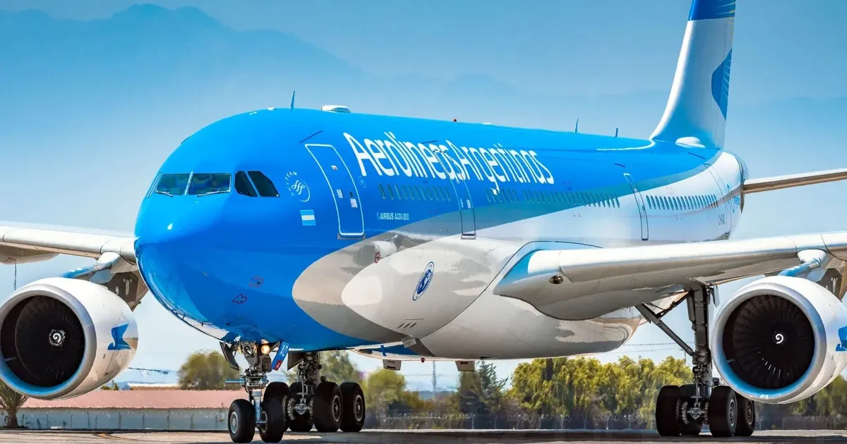 Aer-AerolineasArgentinas-A330-200-SCL-SB-e1704827853146