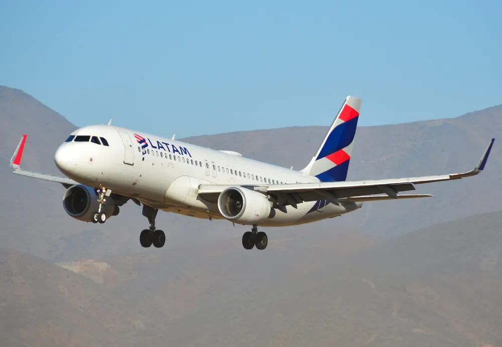047-LATAM-Airbus-A320-PR-TYI-SCSE-Tiago-Barba-scaled-1-1