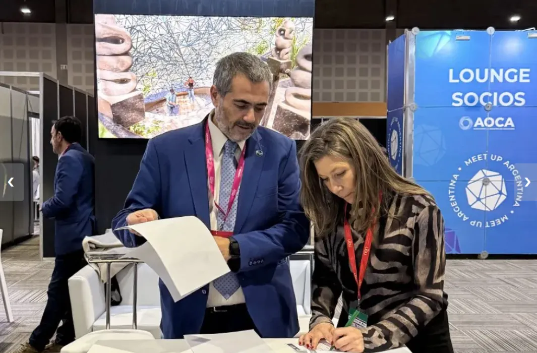 b2db66c2-056f-4e08-9b8b-acd6899622eb