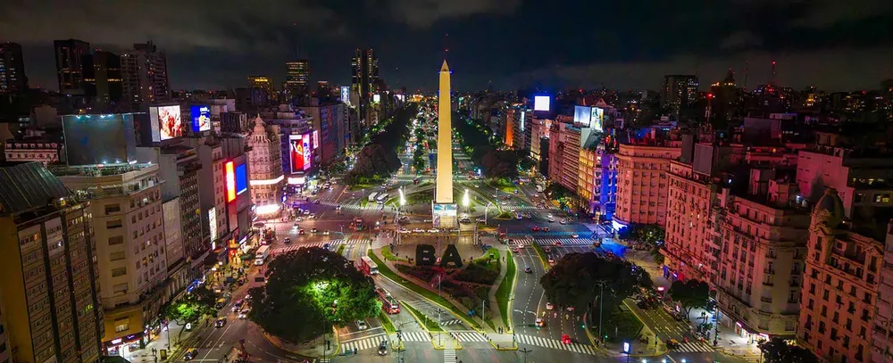 obelisco-baverde-noche-luces1500x610