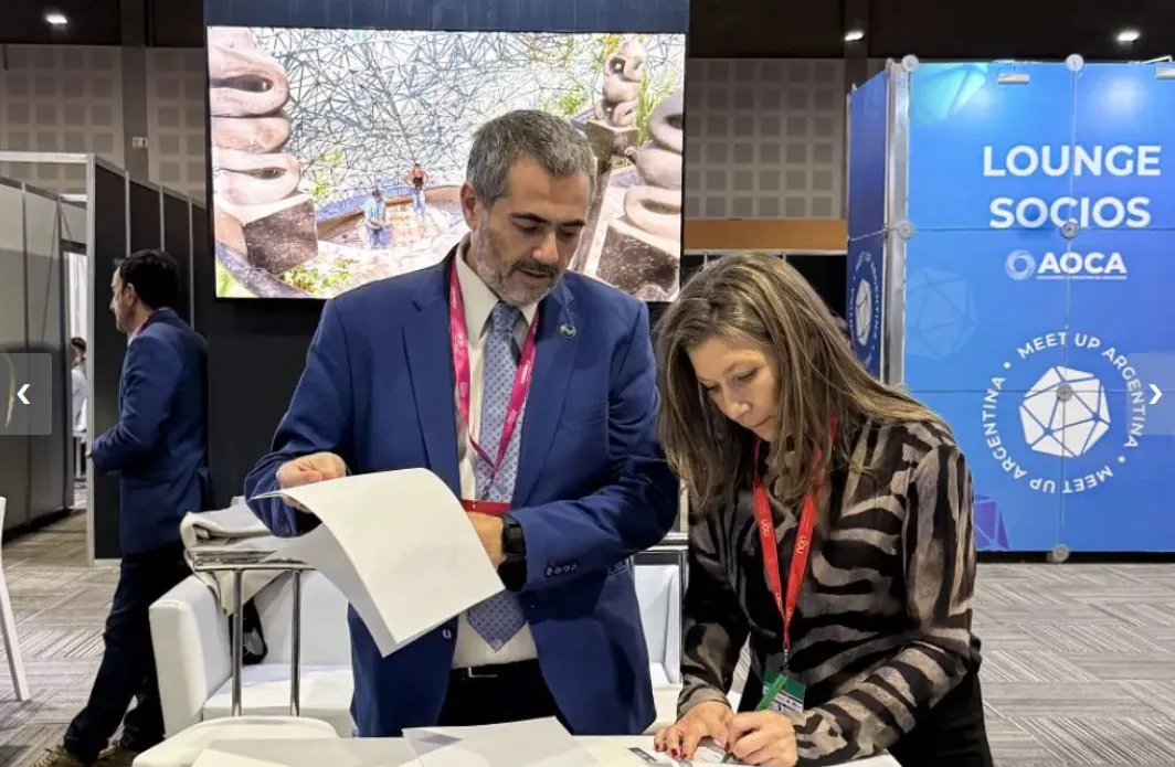 e5370c85-a7a0-430c-8e8f-5094c46309ec