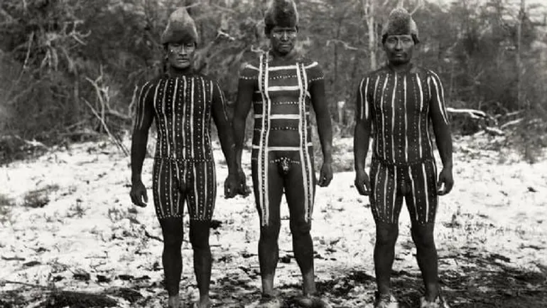 fotografias-tomadas-martin-gusinde-tierra-del-fuego-principios-del-siglo-xx-ilustran-los-cuadernillos-el-turismo