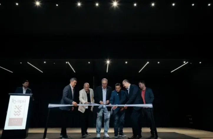 b7f31efc-8710-4aa2-aaa3-3b8d32b393eb