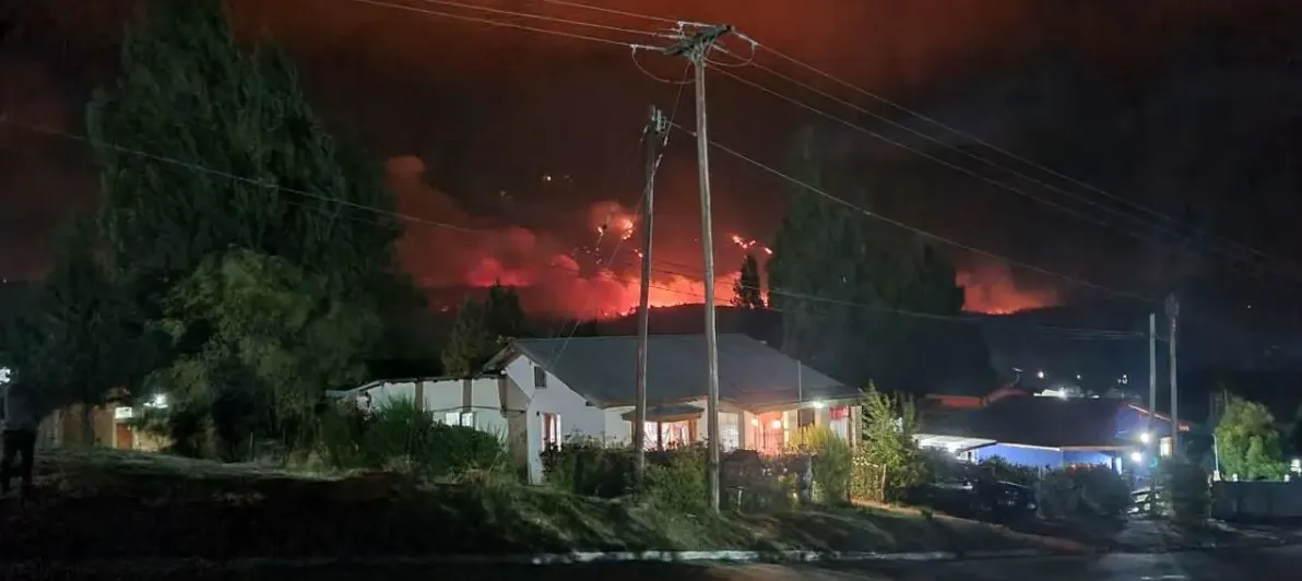 Epuyen-incendio-noche-2