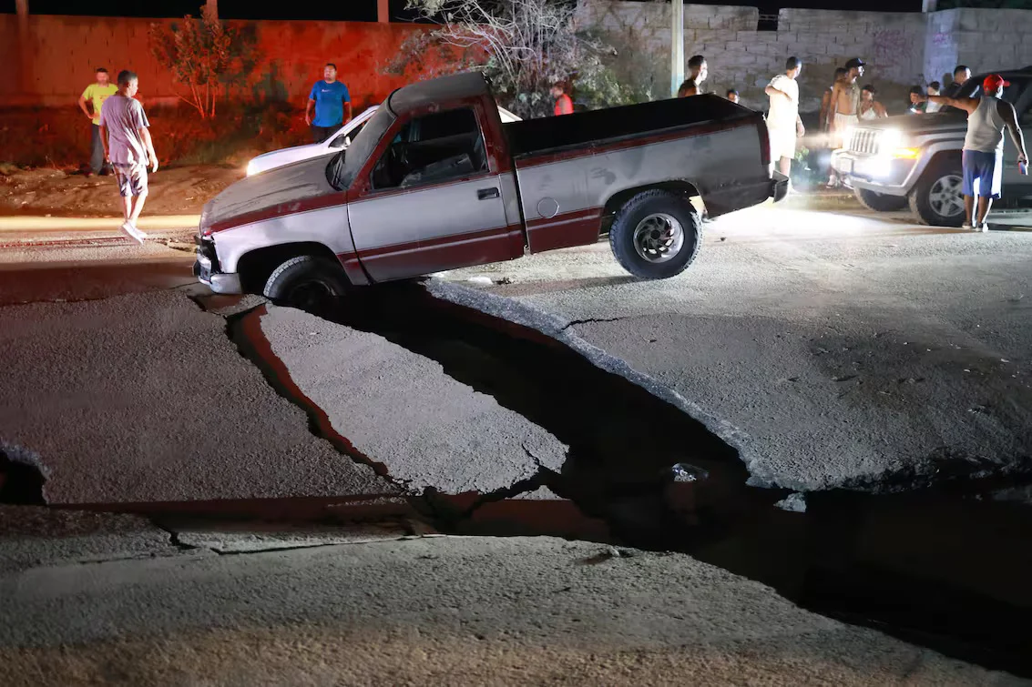 a-vehicle-is-trapped-in-a-fissure-caused-by-an-JT5YOIFXIBFZHBVITYMAXVWUUY